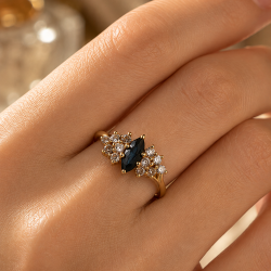 Pre Owned 18ct Sapphire and Diamond Ring ZC8